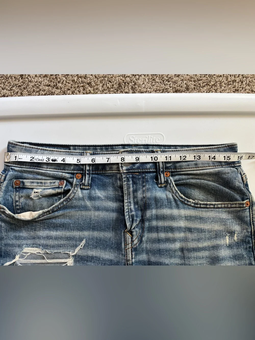 American Eagle Men’s 28x28 Distressed Jeans